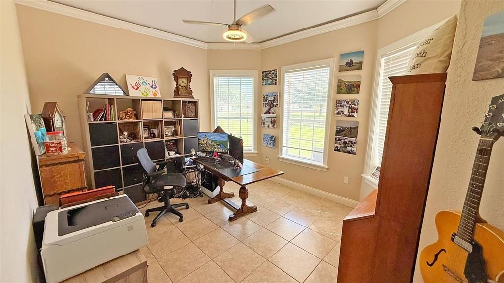 Home Office, Interior