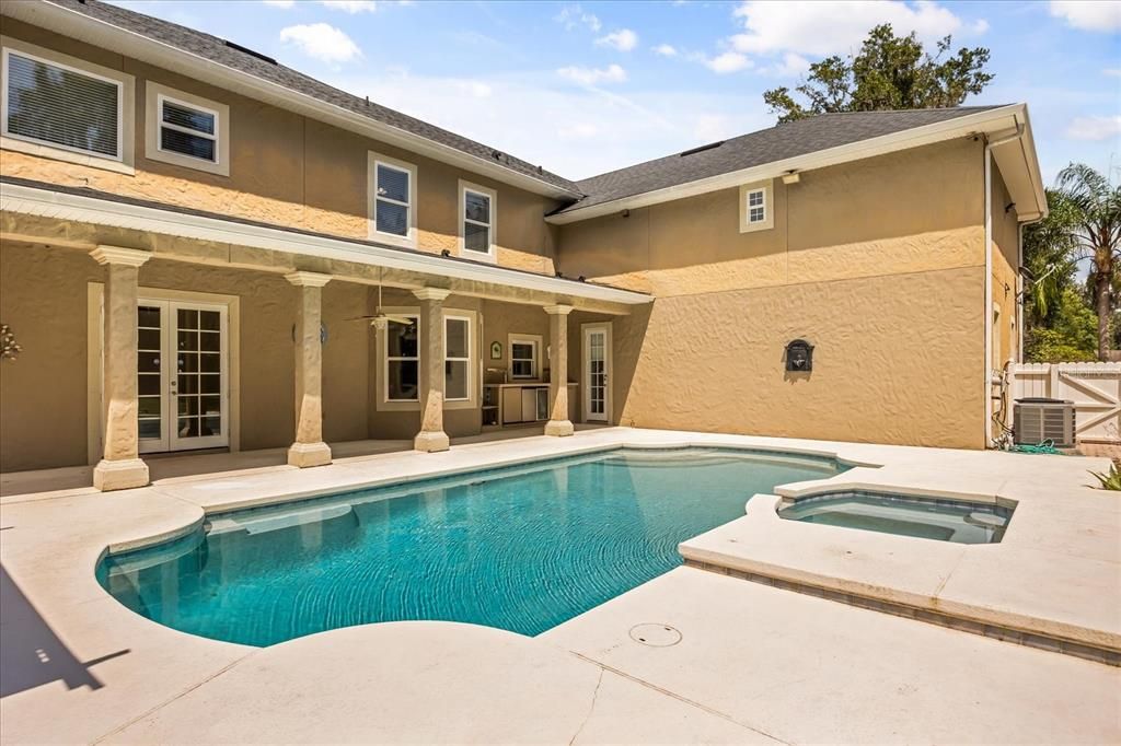 Exterior, Pool