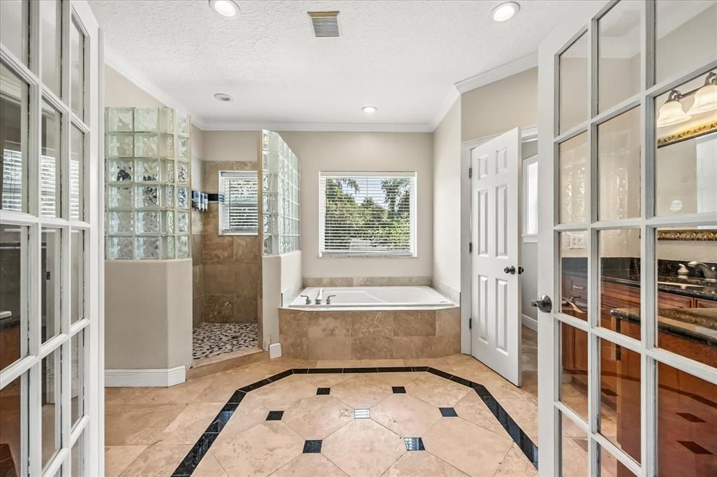 Bathroom, Interior, Recessed Lighting