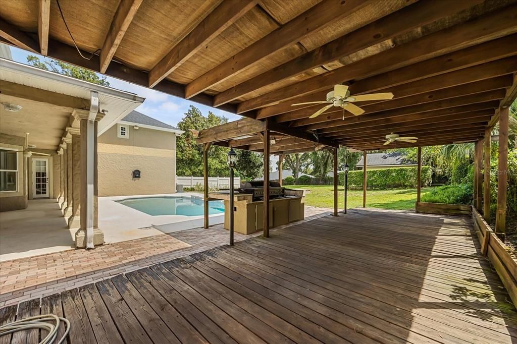 Exterior, Outdoor Kitchen, Pool