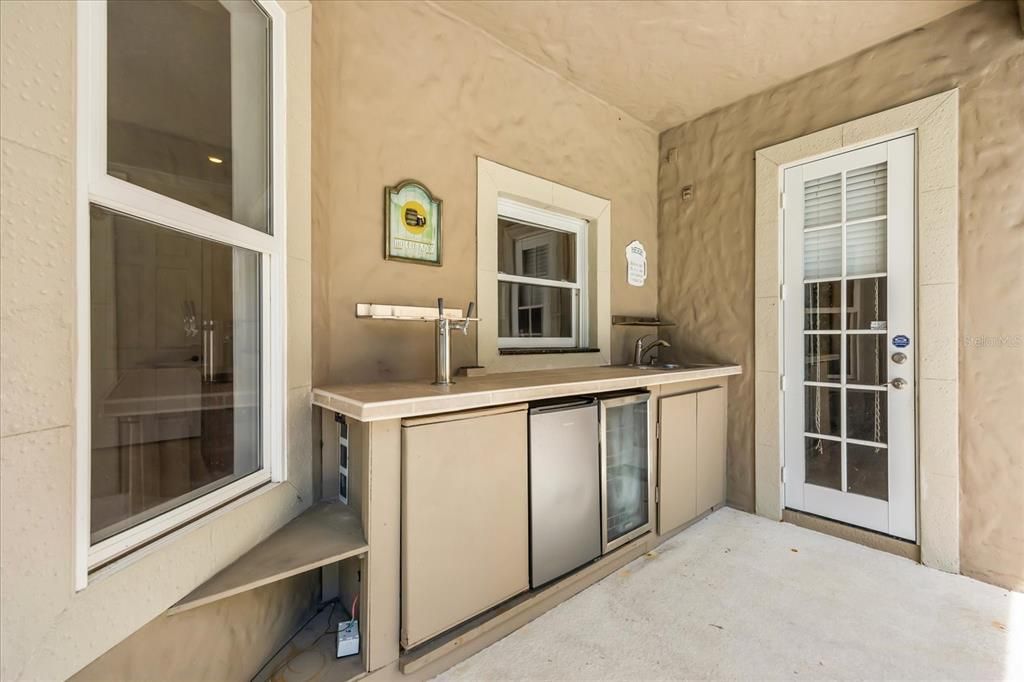 Exterior, Outdoor Kitchen