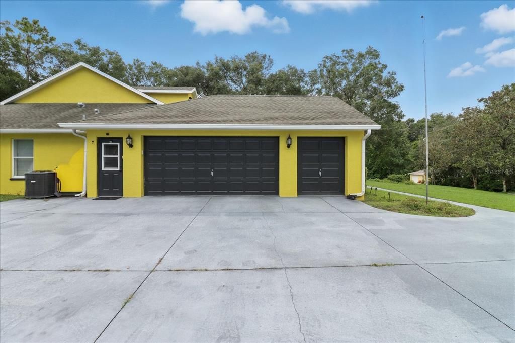 Attached, Exterior, Facade, Ranch