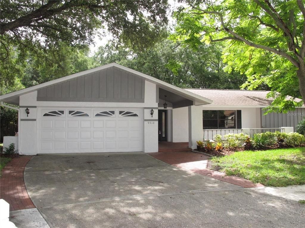 Attached, Exterior, Facade, Ranch