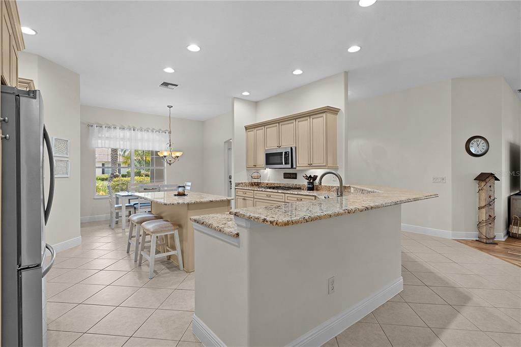 Chandelier, Dining room, Interior, Kitchen, Recessed Lighting, Stainless Steel Appliances