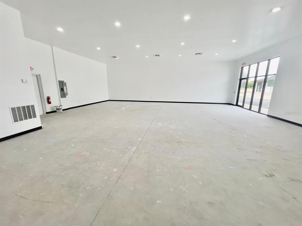 Empty room, Interior, Recessed Lighting