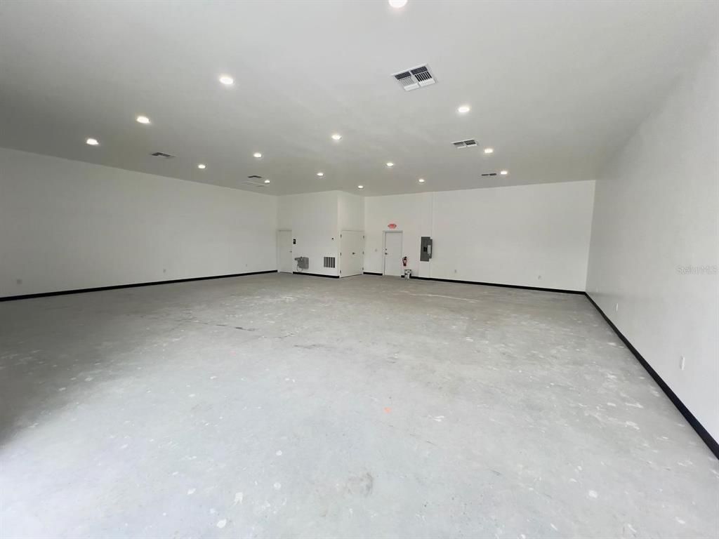 Empty room, Interior, Recessed Lighting