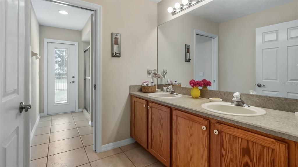 Bathroom, Dual Sink Vanities, Interior, Recessed Lighting