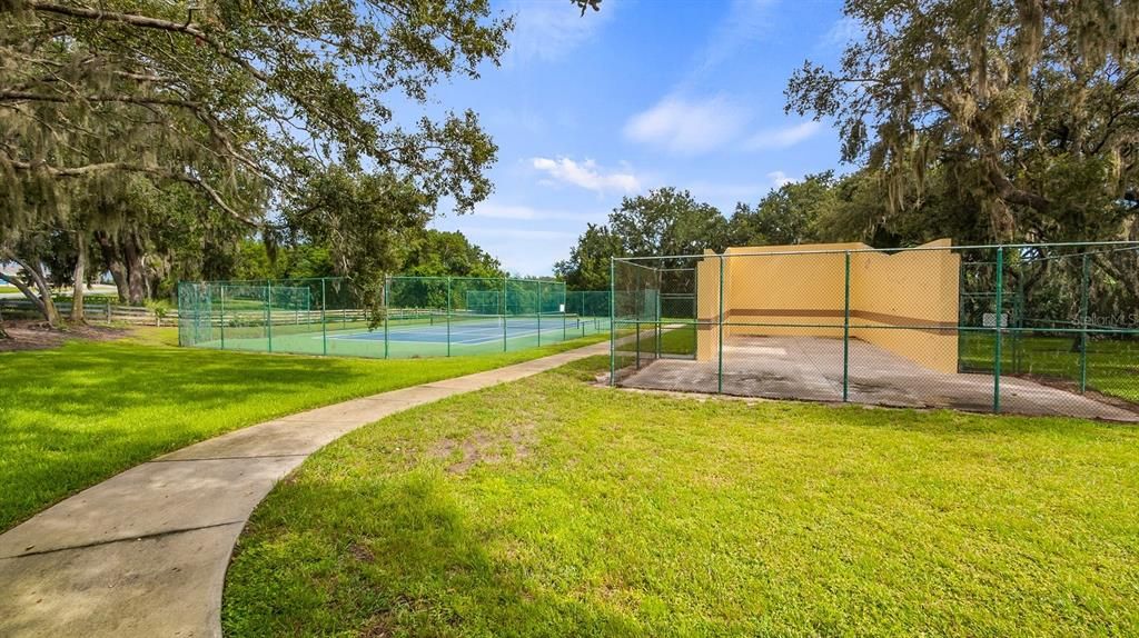 Exterior, Tennis Courts