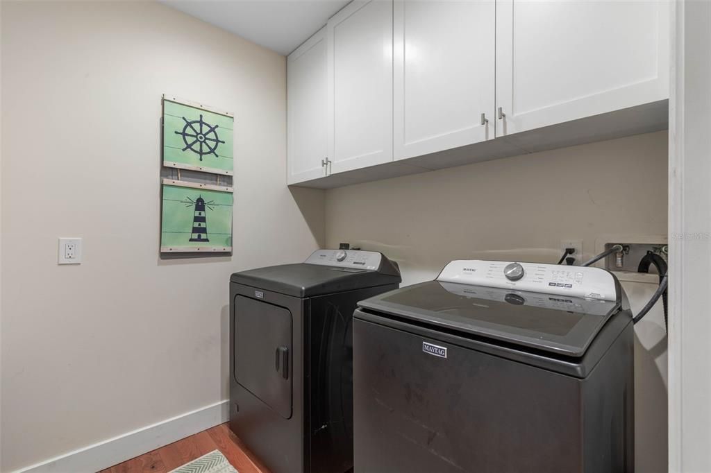 Interior, Washer, Wood Texture Flooring