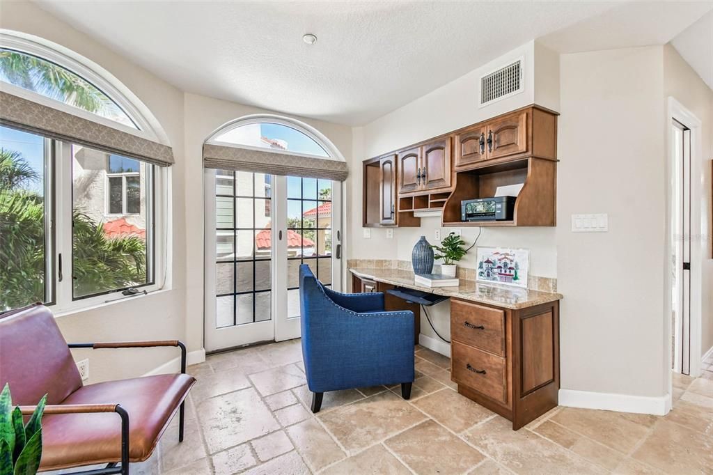 Home Office, Interior