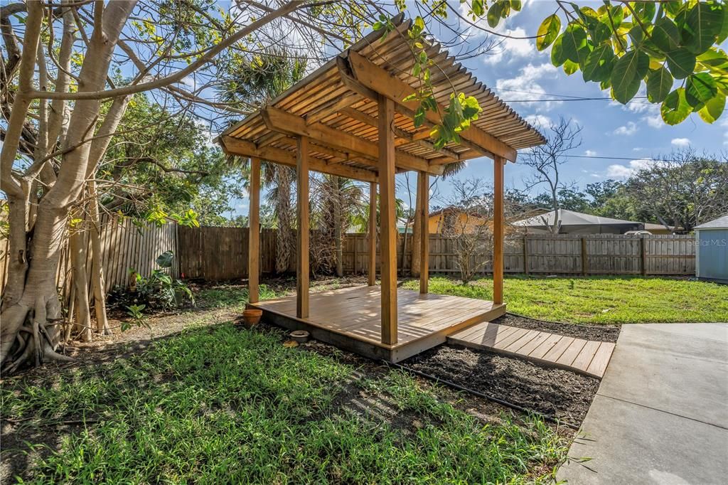 Backyard, Exterior