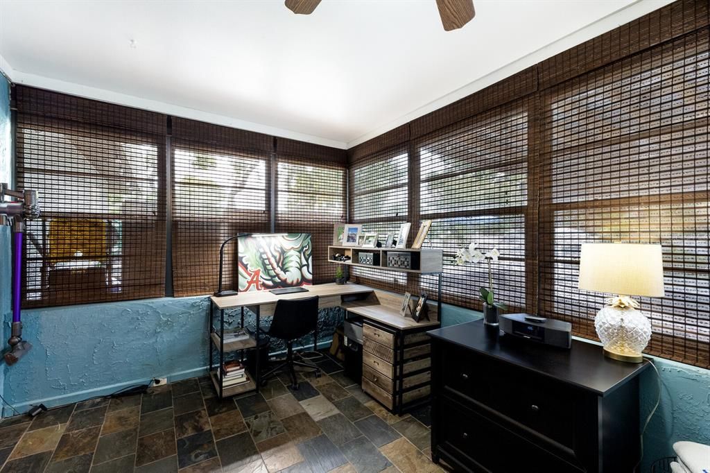 Home Office, Interior