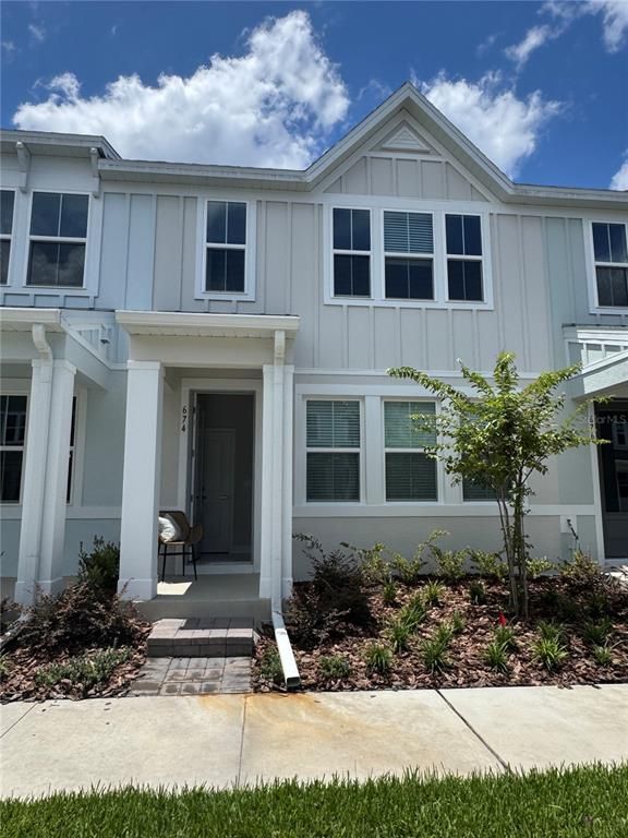 Exterior, Facade, Rowhouse
