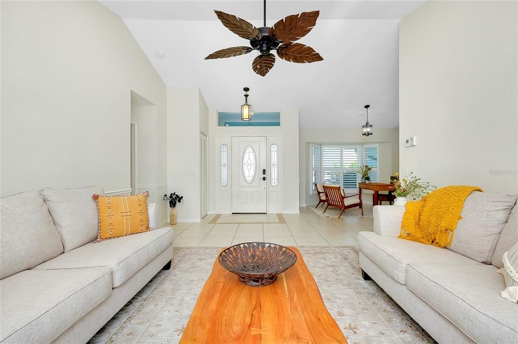 Dining room, Interior, Living room, Pendant Lights