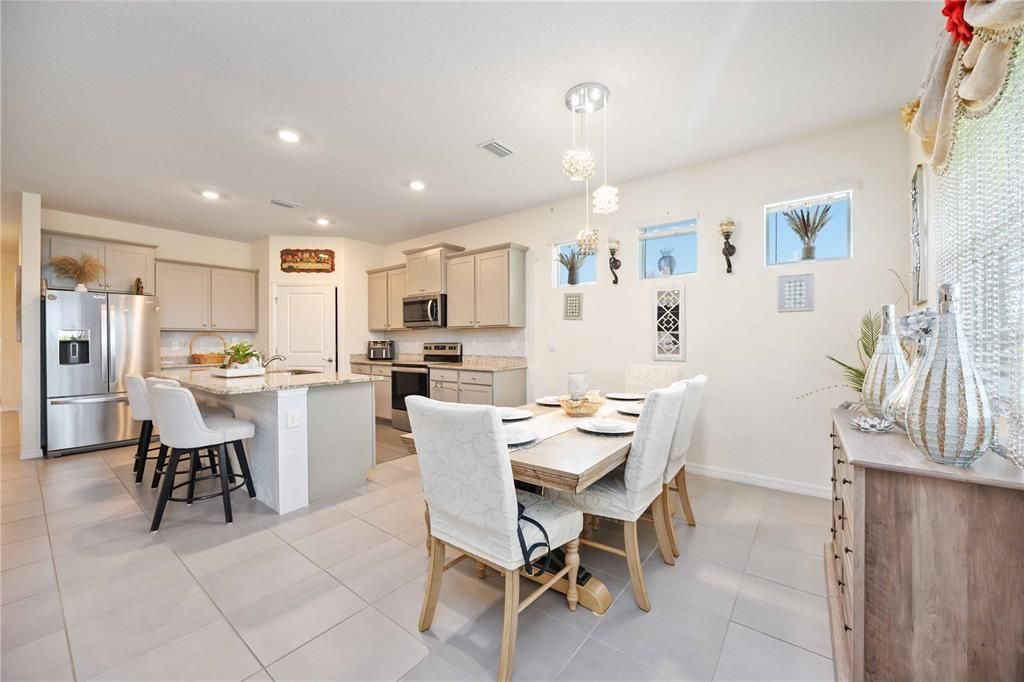 Chandelier, Dining room, Interior, Kitchen, Recessed Lighting, Stainless Steel Appliances