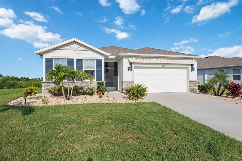 Attached, Exterior, Facade, Ranch