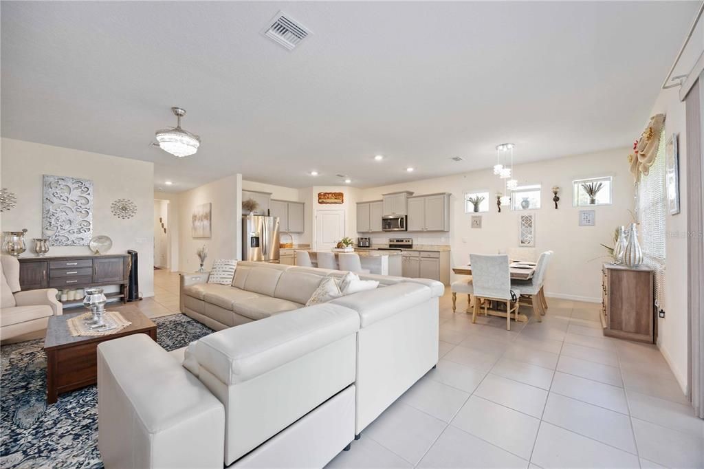 Chandelier, Dining room, Interior, Kitchen, Living room, Pendant Lights, Recessed Lighting, Stainless Steel Appliances