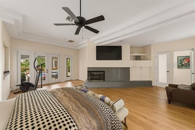 Bedroom, Fireplace, Fitness Equipment, Interior, Living room, Wood Texture Flooring