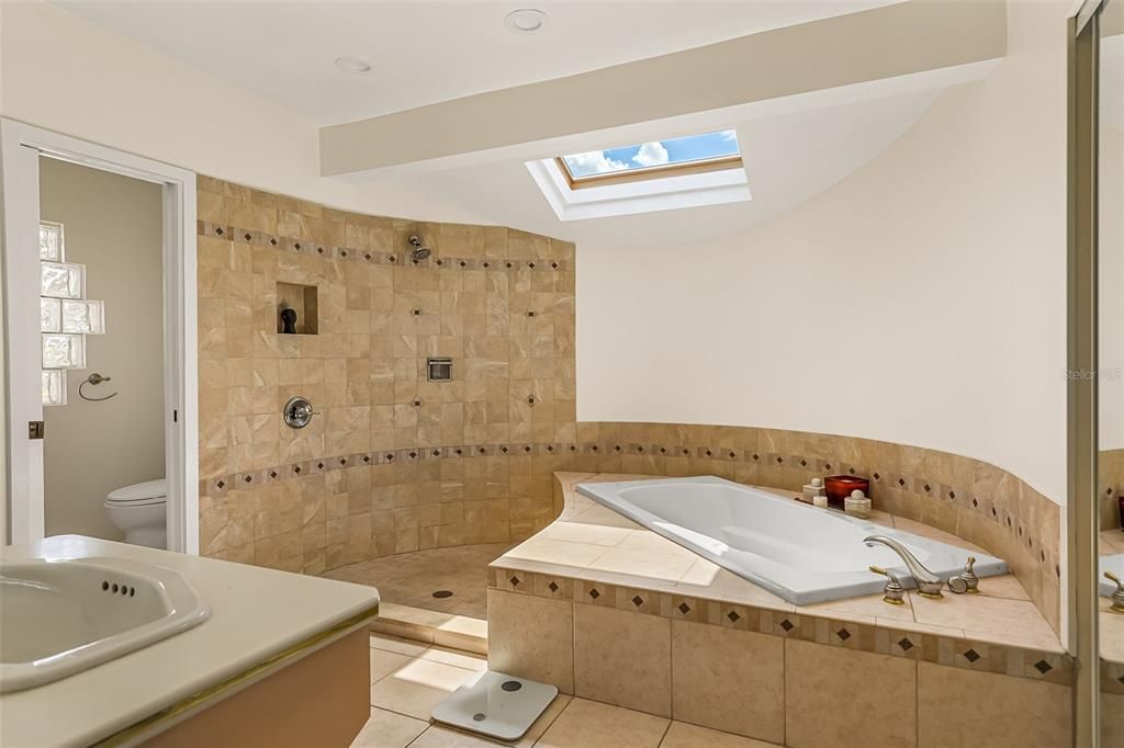 Bathroom, Interior, Recessed Lighting
