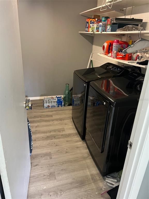 Interior, Washer, Wood Texture Flooring
