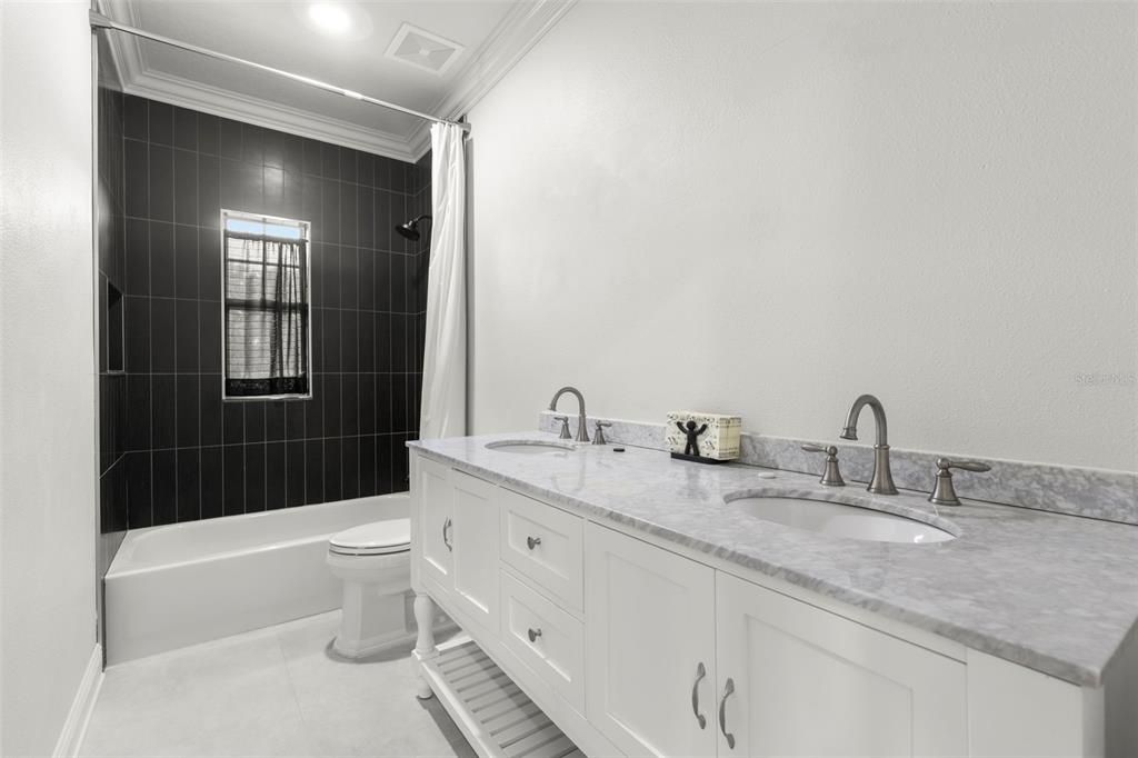 Bathroom, Dual Sink Vanities, Interior, Recessed Lighting