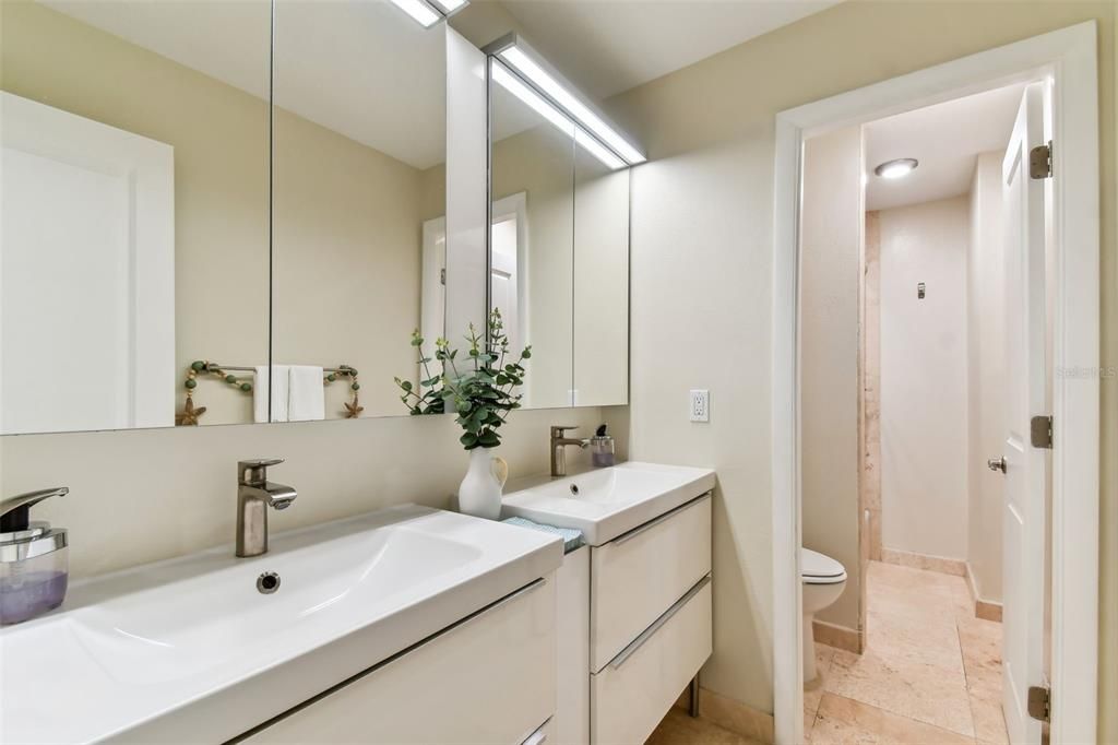 Bathroom, Dual Sink Vanities, Interior, Recessed Lighting