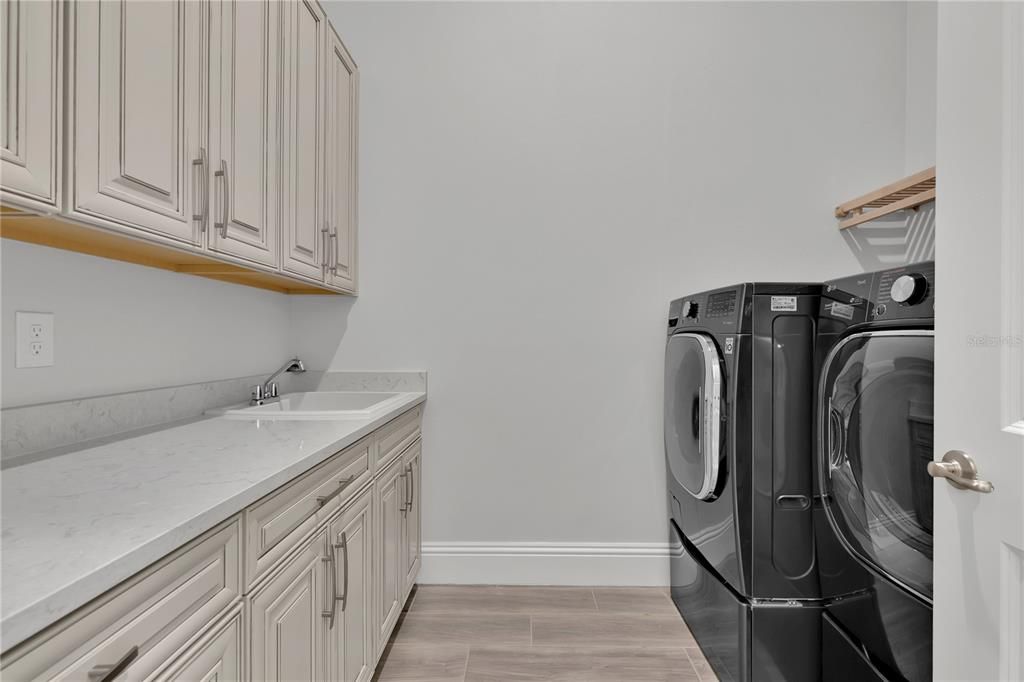 Interior, Washer, Wood Texture Flooring