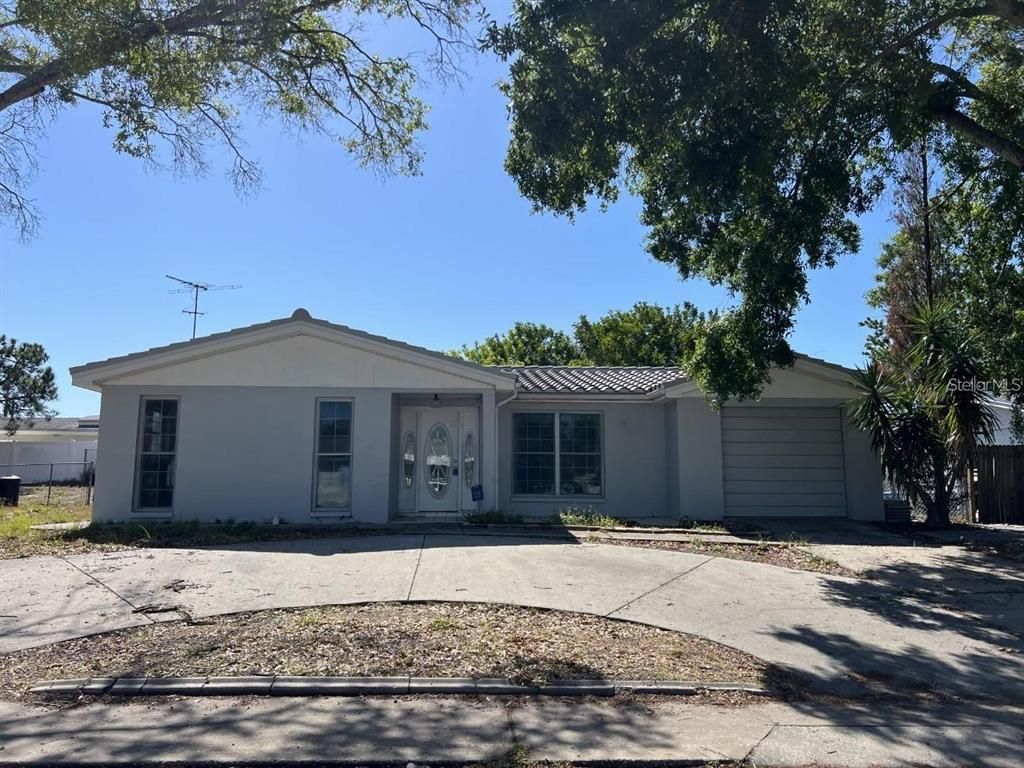 Exterior, Facade, Ranch