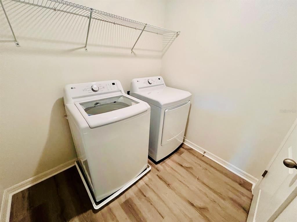 Interior, Washer, Wood Texture Flooring