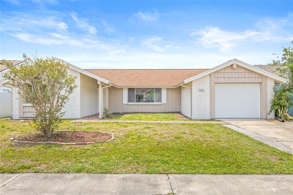 Attached, Exterior, Facade, Ranch