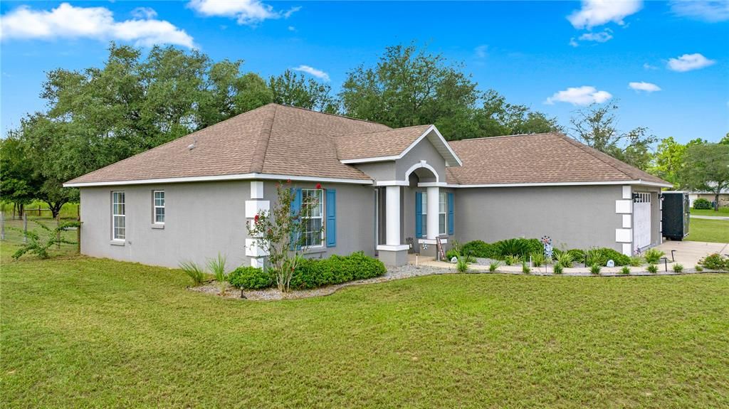 Backyard, Exterior, Facade, Ranch
