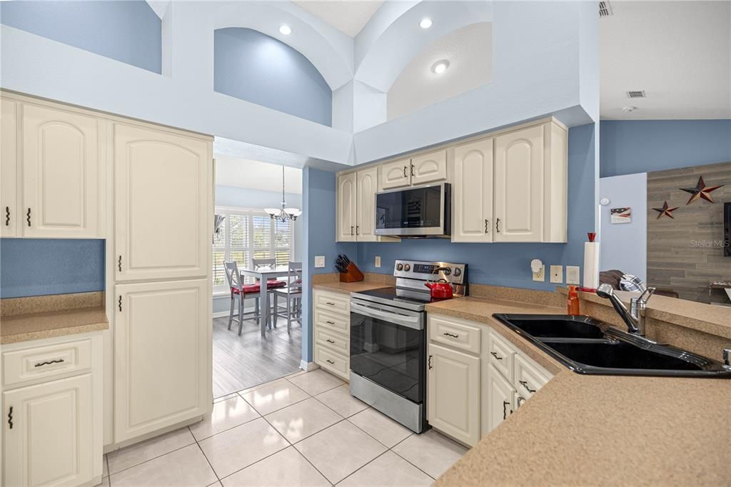 Chandelier, Dining room, Interior, Kitchen, Recessed Lighting