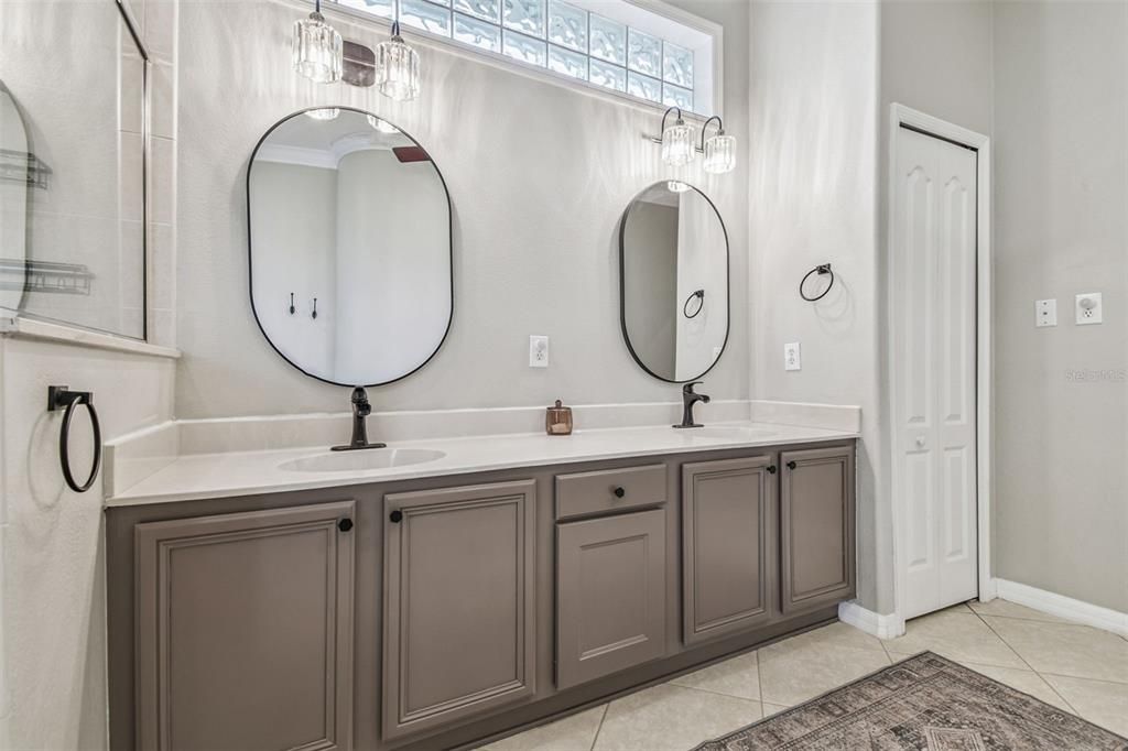 Bathroom, Dual Sink Vanities, Interior