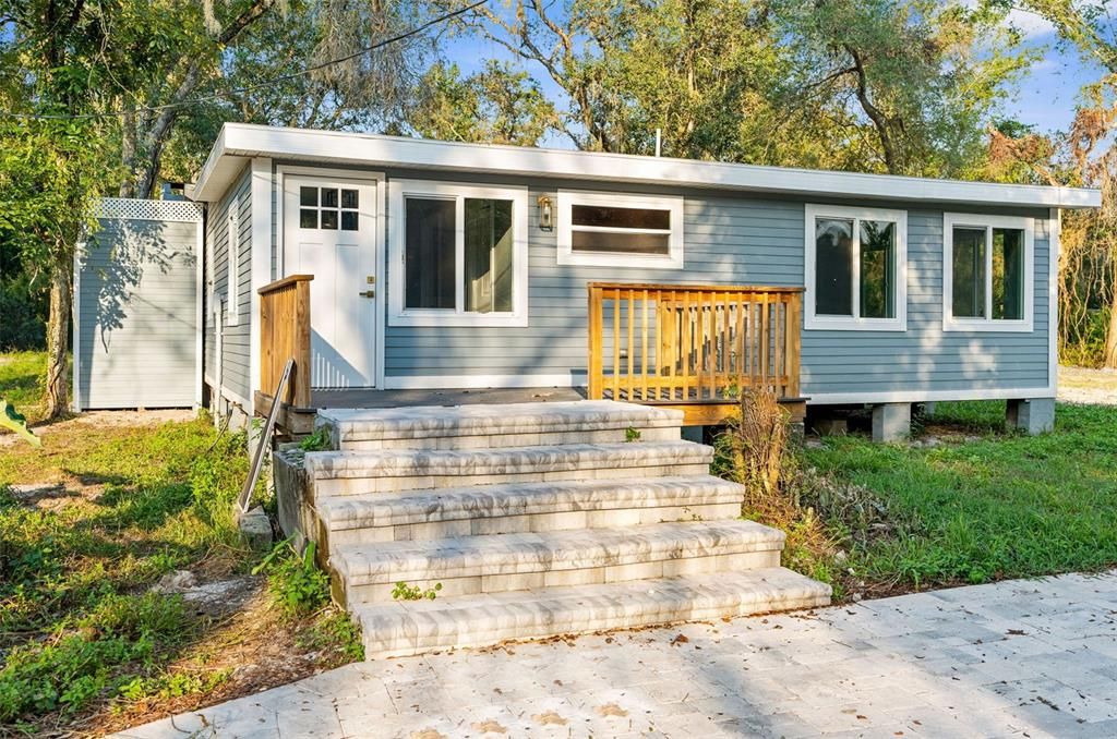 Exterior, Facade, Raised Ranch
