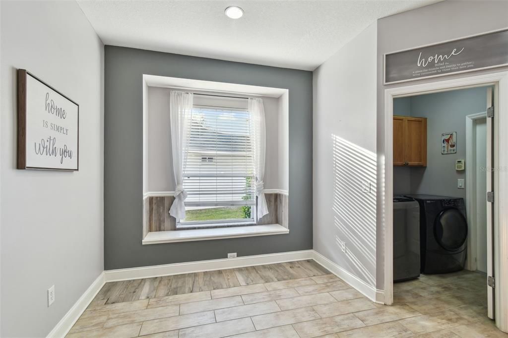Interior, Recessed Lighting, Washer, Wood Texture Flooring