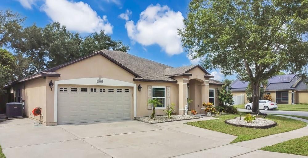 Attached, Exterior, Facade, Ranch