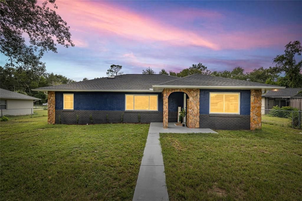 Backyard, Exterior, Facade, Ranch