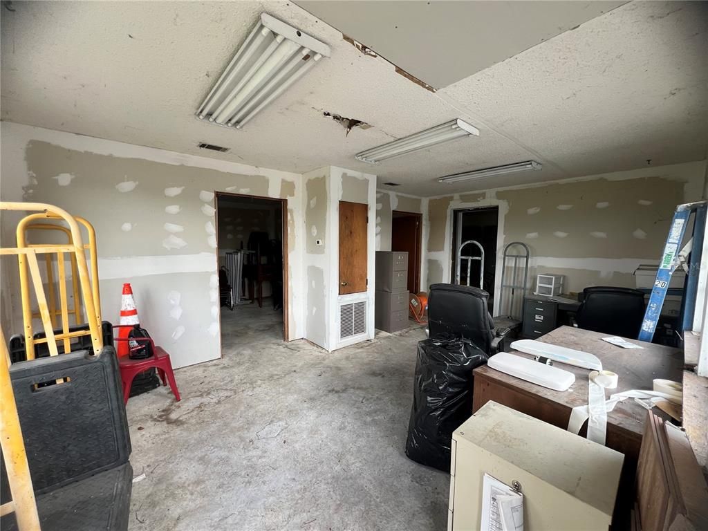 Home Office, Interior
