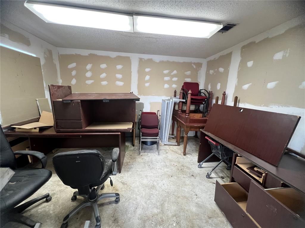 Home Office, Interior