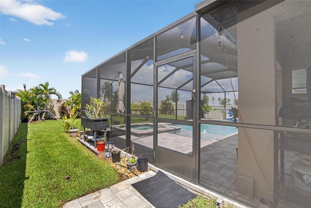 Backyard, Exterior, Sun Room