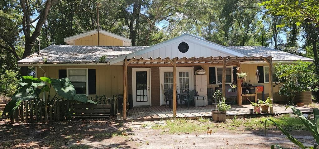 Exterior, Facade, Ranch