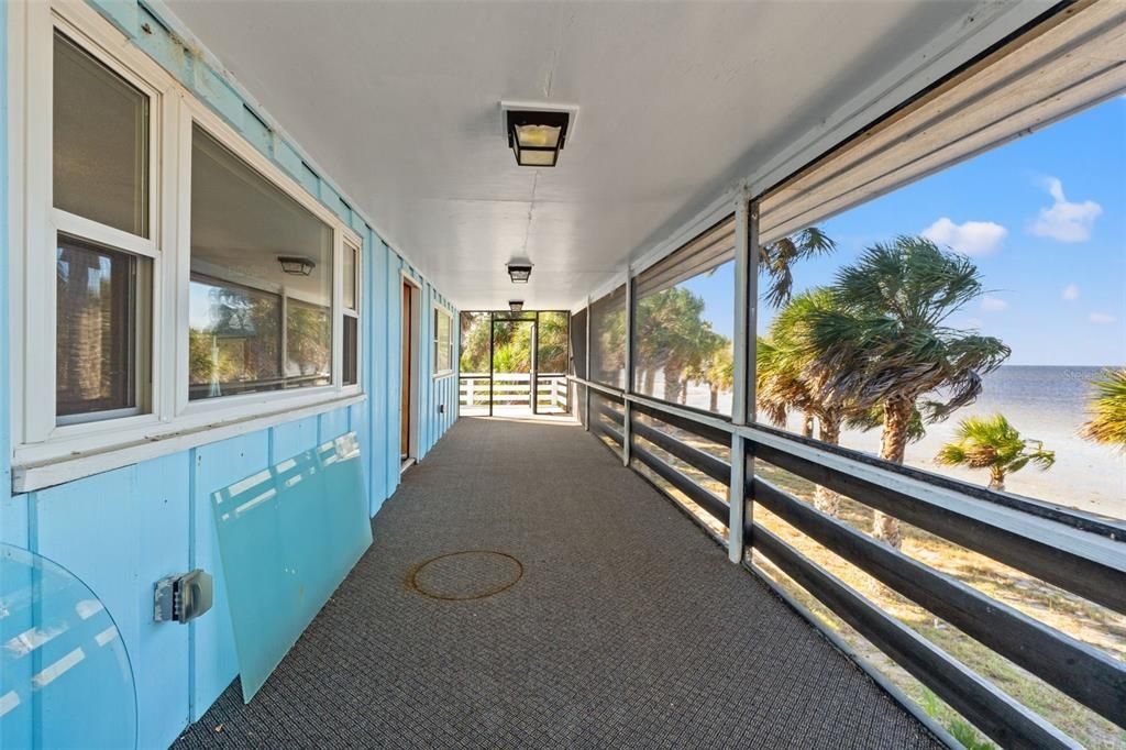 Interior, Sun Room, Water