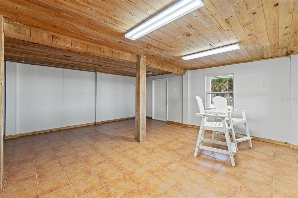 Empty room, Interior, Wooden Ceilings, Wooden Walls