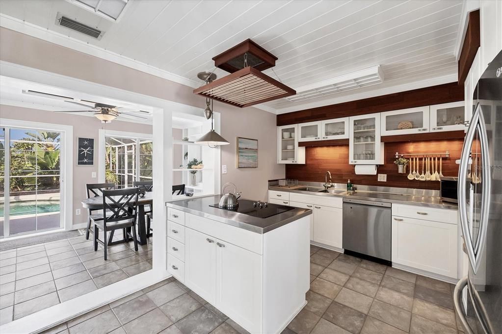Dining room, Interior, Kitchen, Pendant Lights, Stainless Steel Appliances