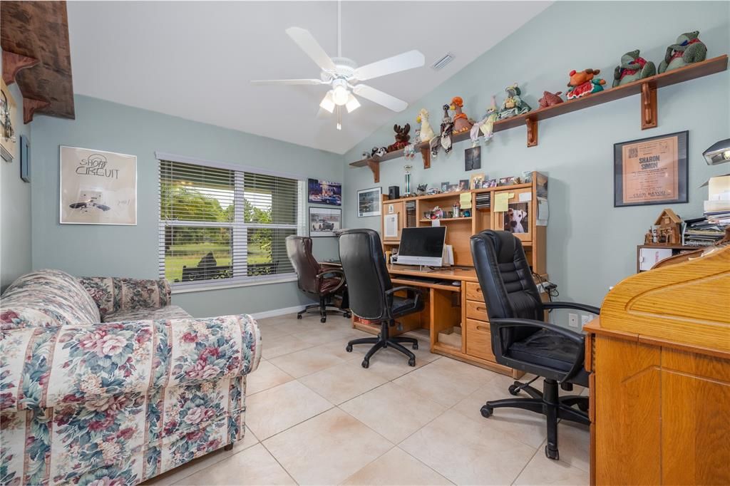 Home Office, Interior