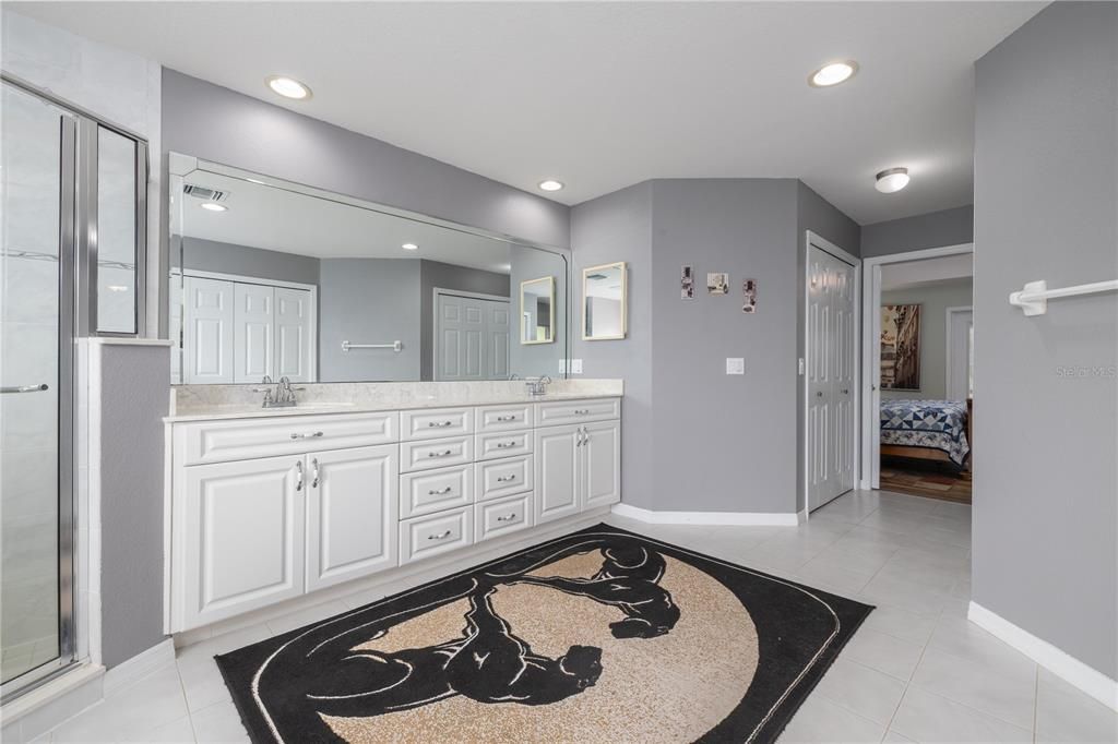 Bathroom, Dual Sink Vanities, Interior, Recessed Lighting