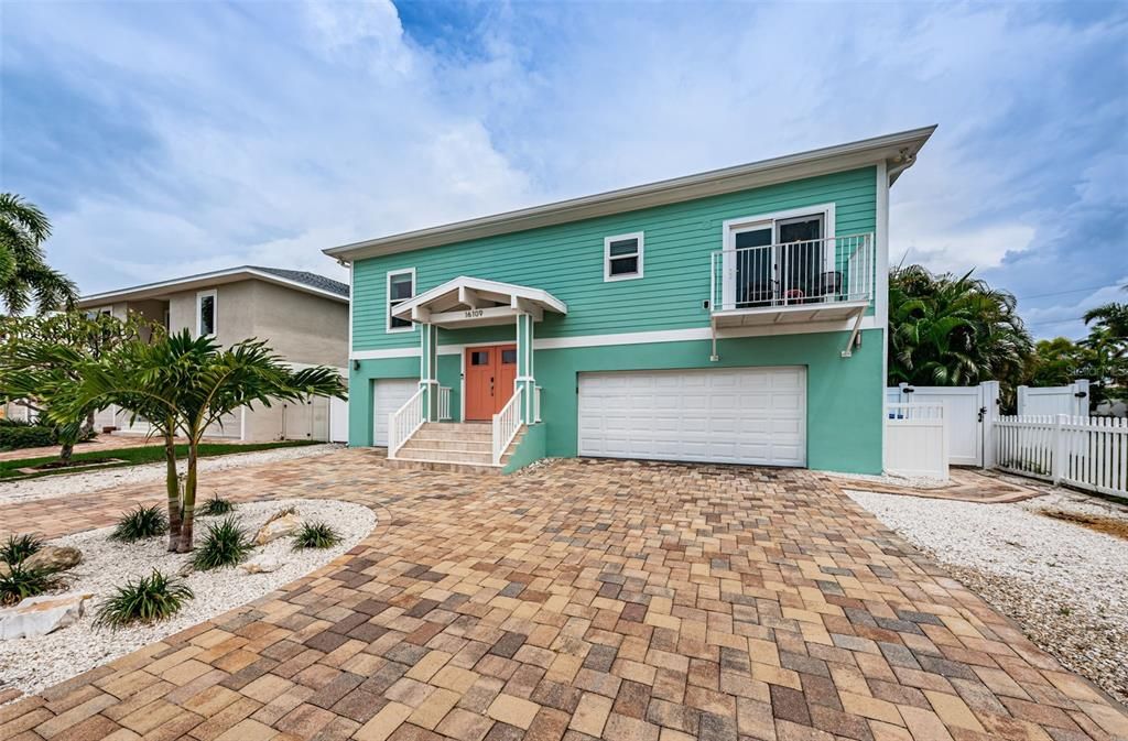 Attached, Exterior, Facade, Raised Ranch
