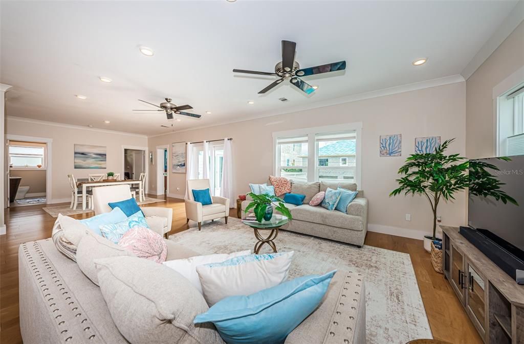 Interior, Living room, Recessed Lighting, Wood Texture Flooring