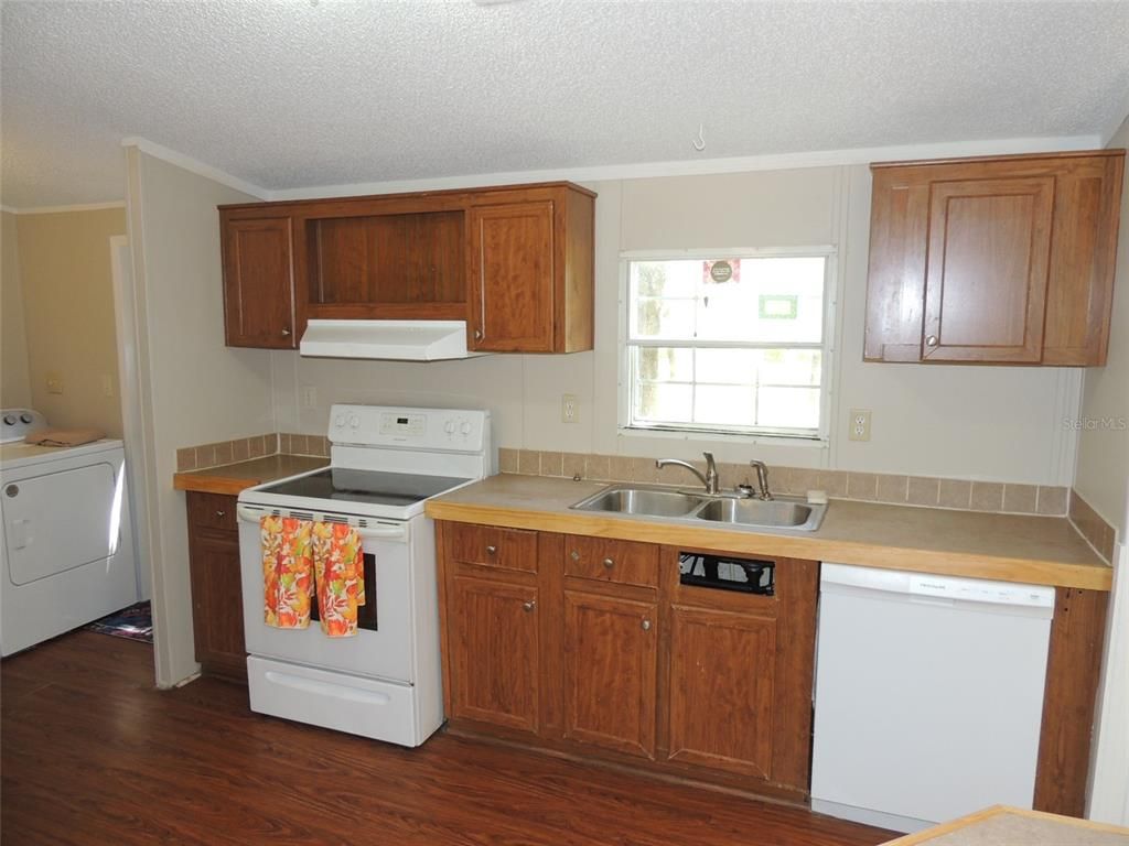 Interior, Kitchen, Washer, Wood Texture Flooring