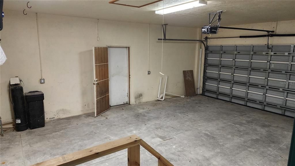 Garage, Interior